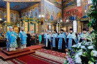 24-В канун праздника Успения Божией Матери епископ Амфилохий сослужил митрополиту Астанайскому и Казахстанскому Александру за всенощным бдением в главном храме Казахстана