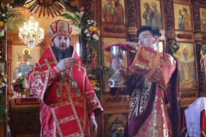 Божественная Литургия пасхальным чином в Покровском храме Усть-Каменогорска