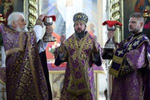 В праздник Воздвижения Креста Господня епископ Амфилохий совершил Божественную Литургию в кафедральном соборе города Семипалатинска