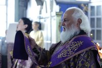 9-В праздник Воздвижения Креста Господня епископ Амфилохий совершил Божественную Литургию в кафедральном соборе города Семипалатинска