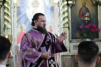 14-В праздник Воздвижения Креста Господня епископ Амфилохий совершил Божественную Литургию в кафедральном соборе города Семипалатинска