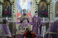 20-В праздник Воздвижения Креста Господня епископ Амфилохий совершил Божественную Литургию в кафедральном соборе города Семипалатинска