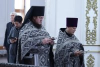 4-В среду первой седмицы Великого поста епископ Амфилохий возглавил служение Литургии Преждеосвященных Даров