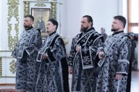 5-В среду первой седмицы Великого поста епископ Амфилохий возглавил служение Литургии Преждеосвященных Даров