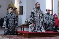 9-В среду первой седмицы Великого поста епископ Амфилохий возглавил служение Литургии Преждеосвященных Даров