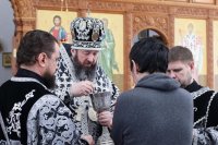 19-В среду первой седмицы Великого поста епископ Амфилохий возглавил служение Литургии Преждеосвященных Даров