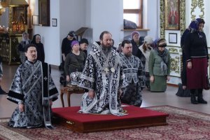 В пятницу первой седмицы Великого поста епископ Амфилохий возглавил служение Литургии Преждеосвященных Даров в кафедральном соборе