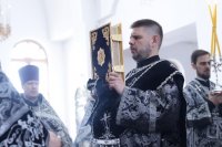 6-В пятницу первой седмицы Великого поста епископ Амфилохий возглавил служение Литургии Преждеосвященных Даров в кафедральном соборе