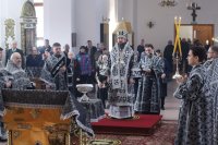 19-В пятницу первой седмицы Великого поста епископ Амфилохий возглавил служение Литургии Преждеосвященных Даров в кафедральном соборе