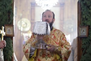 В праздник Собора Пресвятой Богородицы в Покровском храме Усть-Каменогорска была совершена Божественная Литургия
