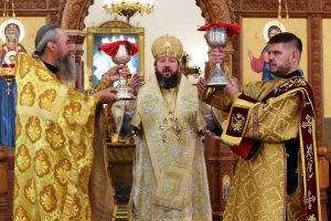 Божественная Литургия в Неделю всех святых