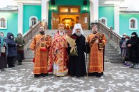 1-В день памяти великомученицы Варвары епископ Усть-Каменогорский и Семипалатинский Амфилохий сослужил митрополиту Александру за Литургией в Никольском соборе Алма-Аты