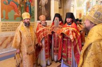 2-В день памяти великомученицы Варвары епископ Усть-Каменогорский и Семипалатинский Амфилохий сослужил митрополиту Александру за Литургией в Никольском соборе Алма-Аты