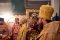 4-В день памяти великомученицы Варвары епископ Усть-Каменогорский и Семипалатинский Амфилохий сослужил митрополиту Александру за Литургией в Никольском соборе Алма-Аты