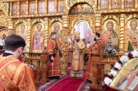 5-В день памяти великомученицы Варвары епископ Усть-Каменогорский и Семипалатинский Амфилохий сослужил митрополиту Александру за Литургией в Никольском соборе Алма-Аты
