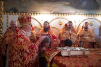 6-В день памяти великомученицы Варвары епископ Усть-Каменогорский и Семипалатинский Амфилохий сослужил митрополиту Александру за Литургией в Никольском соборе Алма-Аты