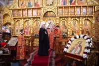 8-В день памяти великомученицы Варвары епископ Усть-Каменогорский и Семипалатинский Амфилохий сослужил митрополиту Александру за Литургией в Никольском соборе Алма-Аты