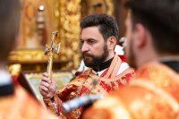 16-В день памяти великомученицы Варвары епископ Усть-Каменогорский и Семипалатинский Амфилохий сослужил митрополиту Александру за Литургией в Никольском соборе Алма-Аты