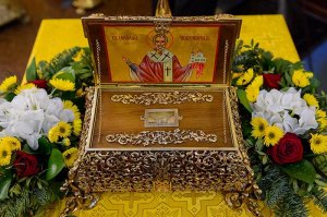 В день памяти святителя и чудотворца Николая управляющий Усть-Каменогорской епархией принял участие в престольном торжестве Никольского собора Алма-Аты