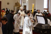 7-В Андреевском кафедральном соборе состоялось прощание с экс-акимом города Усть-Каменогорска В.Н.Сухоруковой