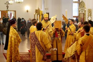 В воскресный день епископ Амфилохий совершил Божественную Литургию в главном храме Восточного Казахстана