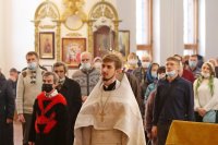 27-В воскресный день епископ Амфилохий совершил Божественную Литургию в главном храме Восточного Казахстана