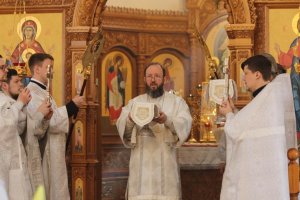 Богослужение Великой Субботы в главном храме Восточного Казахстана
