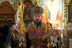 Епископ Амфилохийсовершил Божественную Литургию Преждеосвященных Даров в Воскресенском кафедральном соборе города Семипалатинска