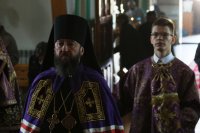 9-Епископ Амфилохийсовершил Божественную Литургию Преждеосвященных Даров в Воскресенском кафедральном соборе города Семипалатинска