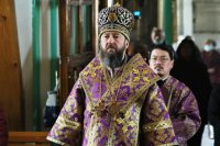 20-Епископ Амфилохийсовершил Божественную Литургию Преждеосвященных Даров в Воскресенском кафедральном соборе города Семипалатинска