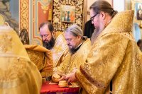 4-В неделю по Воздвижении и день памяти благоверных князей Олега Брянского и Михаила Черниговского епископ Усть-Каменогорский и Семипалатинский Амфилохий сослужил митрополиту Александру за Литургией в Вознесенском соборе Южной столицы