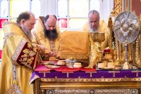 6-В неделю по Воздвижении и день памяти благоверных князей Олега Брянского и Михаила Черниговского епископ Усть-Каменогорский и Семипалатинский Амфилохий сослужил митрополиту Александру за Литургией в Вознесенском соборе Южной столицы