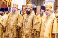 12-В неделю по Воздвижении и день памяти благоверных князей Олега Брянского и Михаила Черниговского епископ Усть-Каменогорский и Семипалатинский Амфилохий сослужил митрополиту Александру за Литургией в Вознесенском соборе Южной столицы