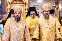 13-В неделю по Воздвижении и день памяти благоверных князей Олега Брянского и Михаила Черниговского епископ Усть-Каменогорский и Семипалатинский Амфилохий сослужил митрополиту Александру за Литургией в Вознесенском соборе Южной столицы