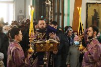 44-Божественная Литургия в Неделю Крестопоклонную в Воскресенском кафедральном соборе города Семипалатинска