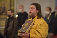 6-Божественная Литургия в Неделю по 35-ю по Пятидесятнице в главном храме Рудного Алтая