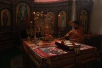 1-В день Антипасхи епископ Амфилохий совершил Божественную Литургию в Андреевском кафедральном соборе