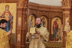 В воскресный день Преосвященнейший епископ Амфилохий совершил Божественную Литургию святителя Иоанна Златоуста