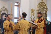 32-В воскресный день Преосвященнейший епископ Амфилохий совершил Божественную Литургию святителя Иоанна Златоуста