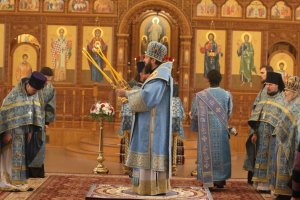 Божественная Литургия в главном храме Рудного Алтая в день Сретения Господня