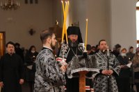 5-Епископ Амфилохий совершил повечерие с чтением первой части Великого покаянного канона преподобного Андрея Критского