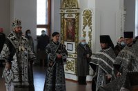 9-В кафедральном соборе Восточного Казахстана совершена первая Литургия Преждеосвященных Даров