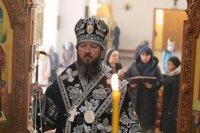 17-В кафедральном соборе Восточного Казахстана совершена первая Литургия Преждеосвященных Даров