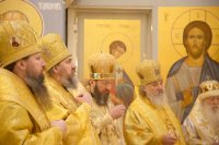 9-В праздник святителя Николая Чудотворца архипастыри Казахстанского и Среднеазиатского Митрополичьих округов совершили Литургию в кафедральном соборе Ташкента