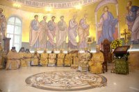 13-В праздник святителя Николая Чудотворца архипастыри Казахстанского и Среднеазиатского Митрополичьих округов совершили Литургию в кафедральном соборе Ташкента