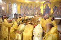 17-В праздник святителя Николая Чудотворца архипастыри Казахстанского и Среднеазиатского Митрополичьих округов совершили Литургию в кафедральном соборе Ташкента