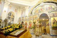 18-В праздник святителя Николая Чудотворца архипастыри Казахстанского и Среднеазиатского Митрополичьих округов совершили Литургию в кафедральном соборе Ташкента