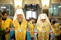 23-В праздник святителя Николая Чудотворца архипастыри Казахстанского и Среднеазиатского Митрополичьих округов совершили Литургию в кафедральном соборе Ташкента