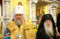 30-В праздник святителя Николая Чудотворца архипастыри Казахстанского и Среднеазиатского Митрополичьих округов совершили Литургию в кафедральном соборе Ташкента