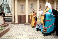 42-В праздник святителя Николая Чудотворца архипастыри Казахстанского и Среднеазиатского Митрополичьих округов совершили Литургию в кафедральном соборе Ташкента